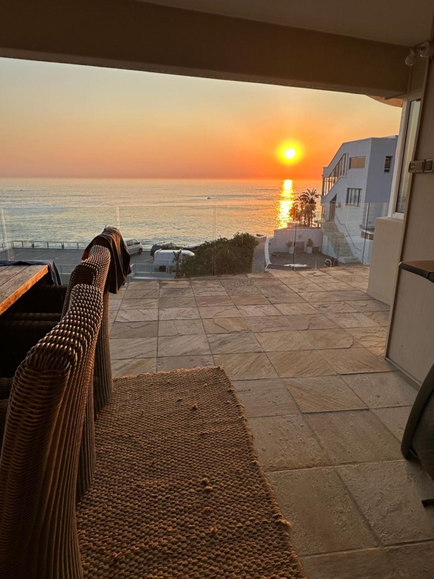 Beach Vibes Clifton! เคปทาวน์ ภายนอก รูปภาพ